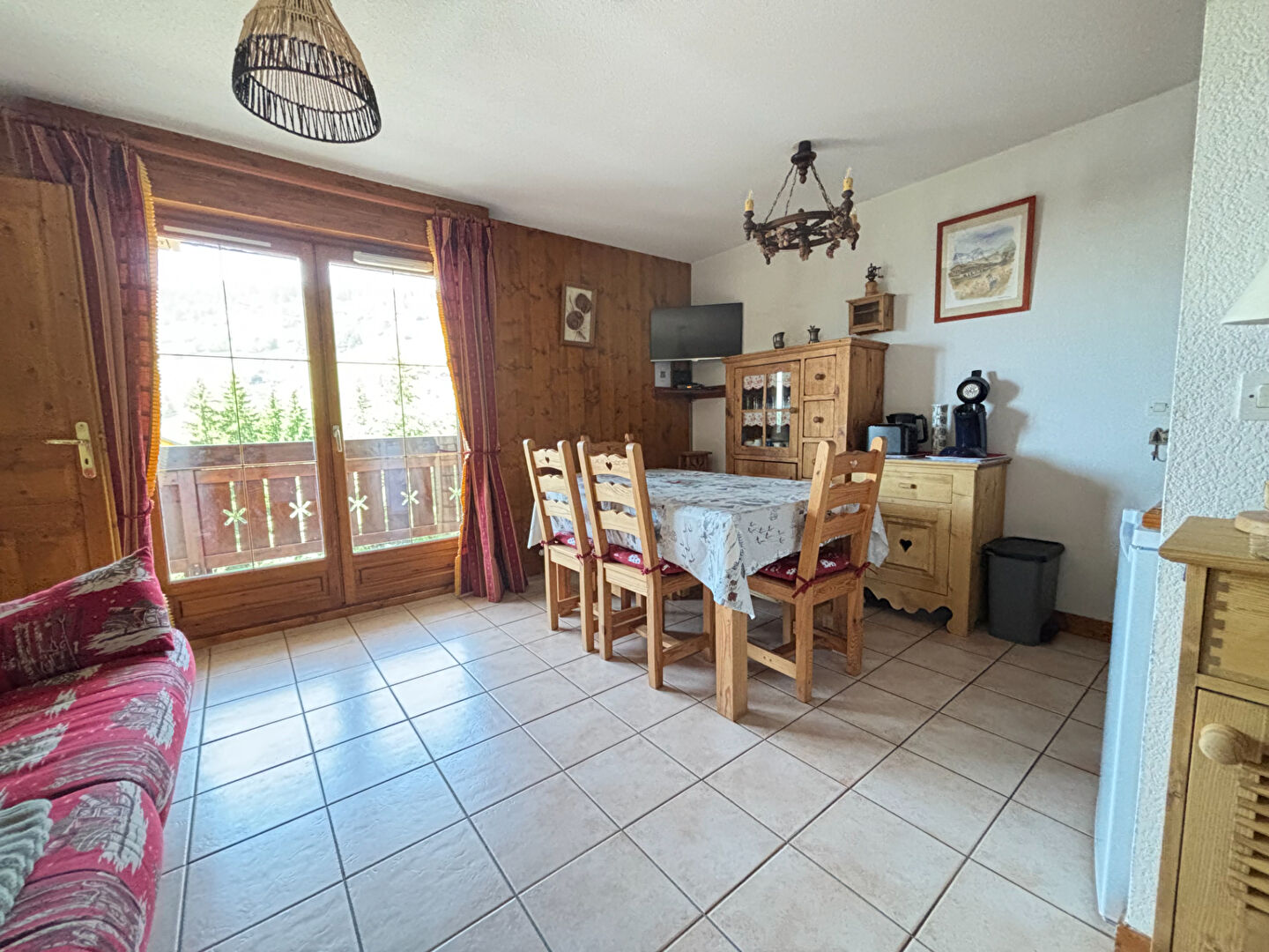 
DEUX CHAMBRES AU PIED DES PISTES
