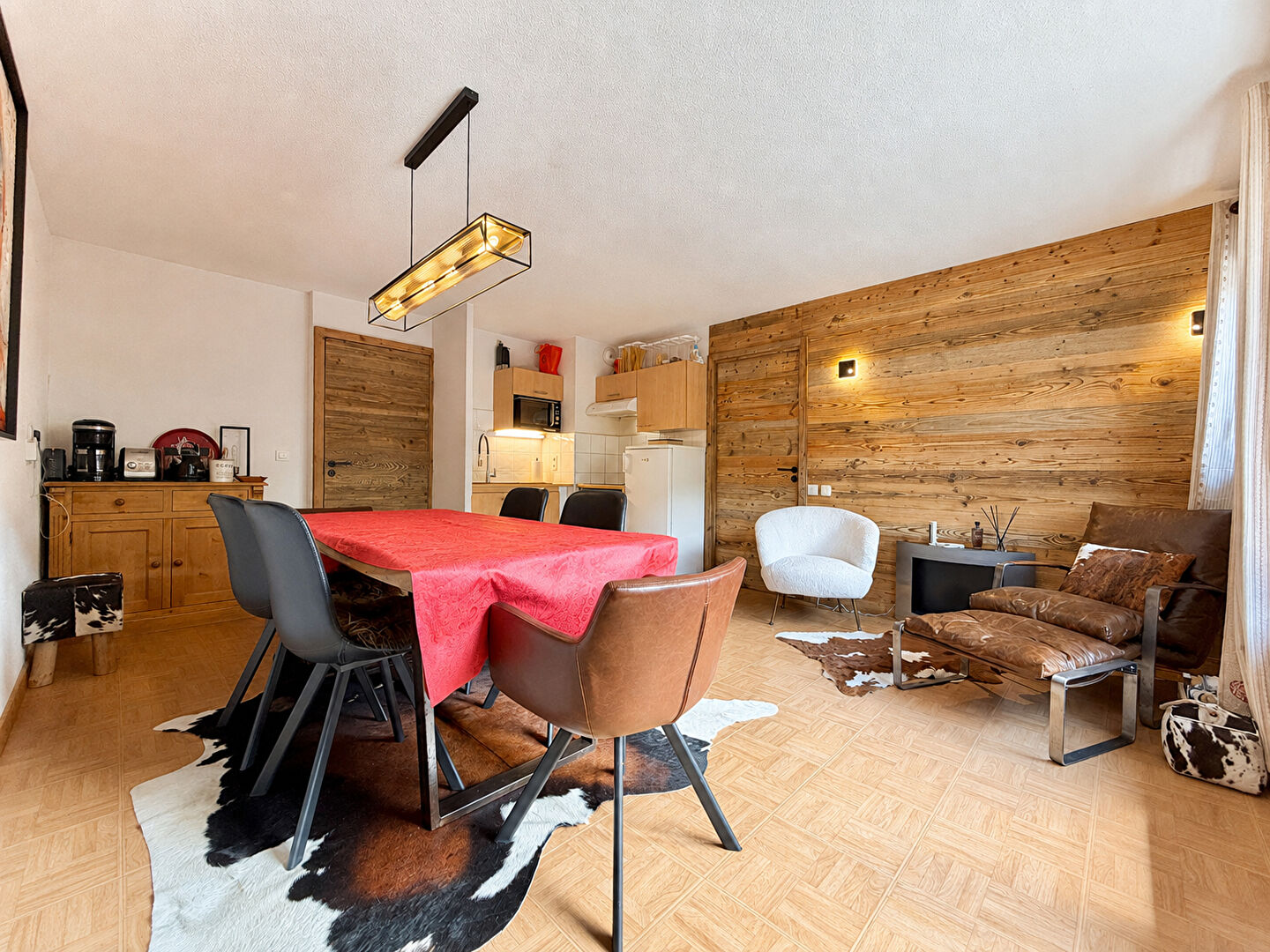 
TROIS CHAMBRES AU PIED DES PISTES
