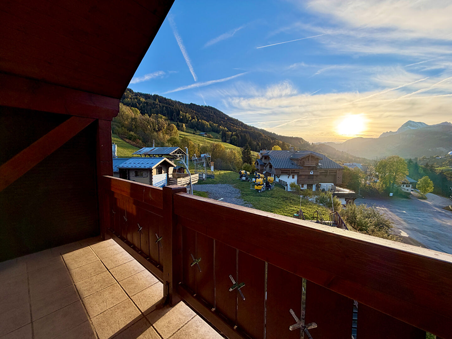 
VUE EXCEPTIONNELLE SUR LE MONT CHARVIN, AU PIED DES PISTES !
