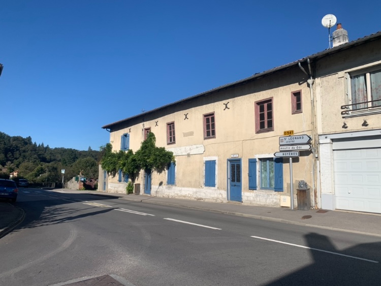 Photo A SAINT LEONARD DE NOBLAT , Immeuble 5 appartements image 2/6