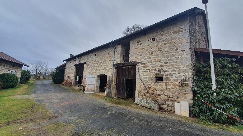 Photo Proche de BUJALEUF, Ensemble Immobilier image 3/6