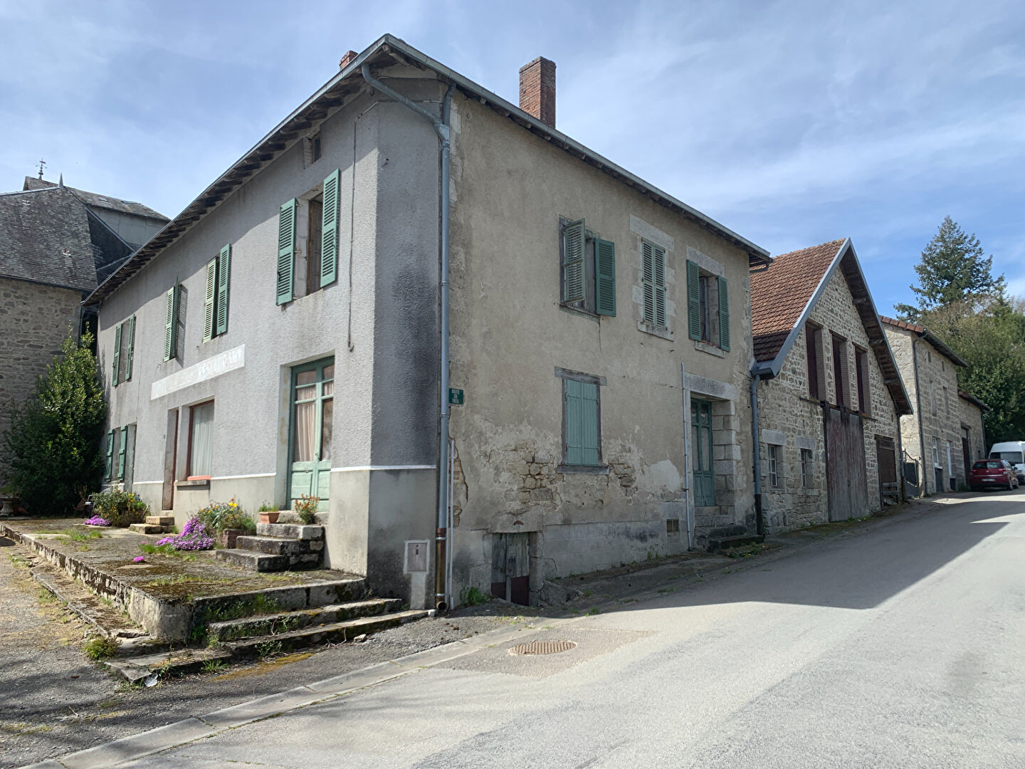 Photo Proche de SAINT LEONARD DE NOBLAT, image 2/6