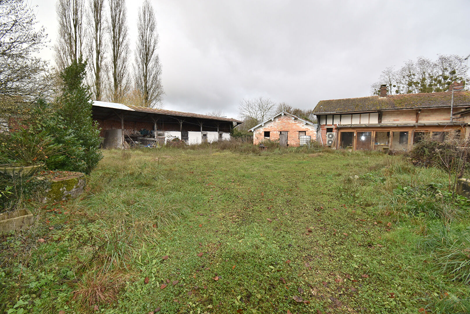 Ancien corps de ferme à rénover de 7 pièces
