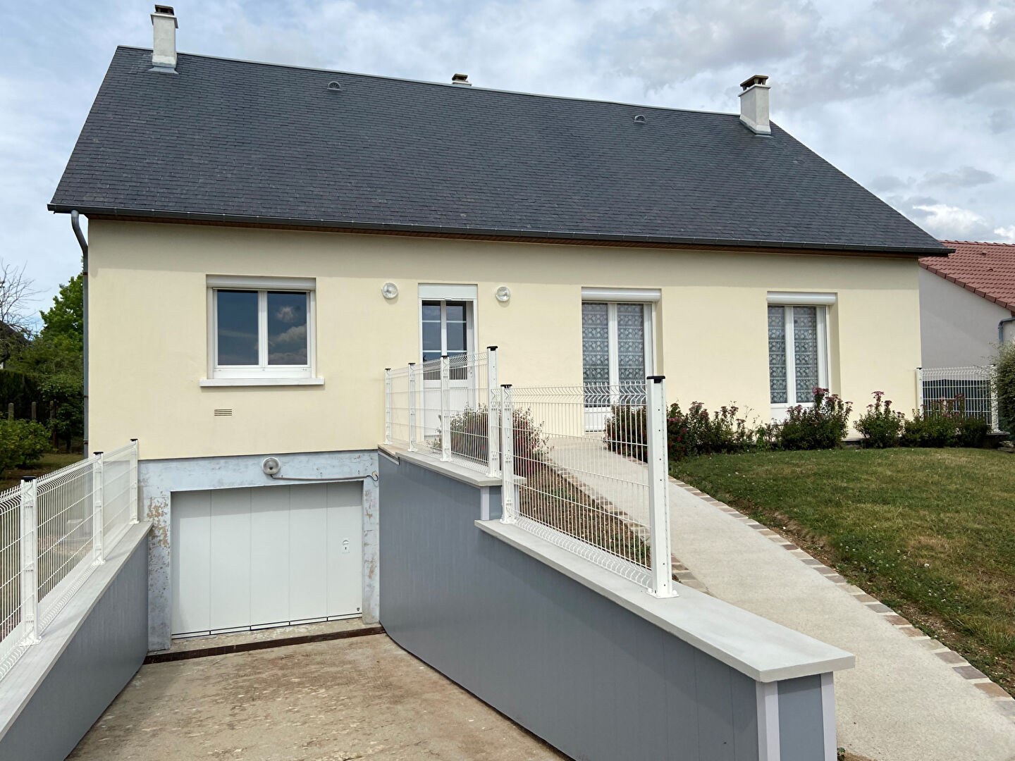 Agence immobilière de AGENCE JEAN POSSON - LES LOGIS DE BROU