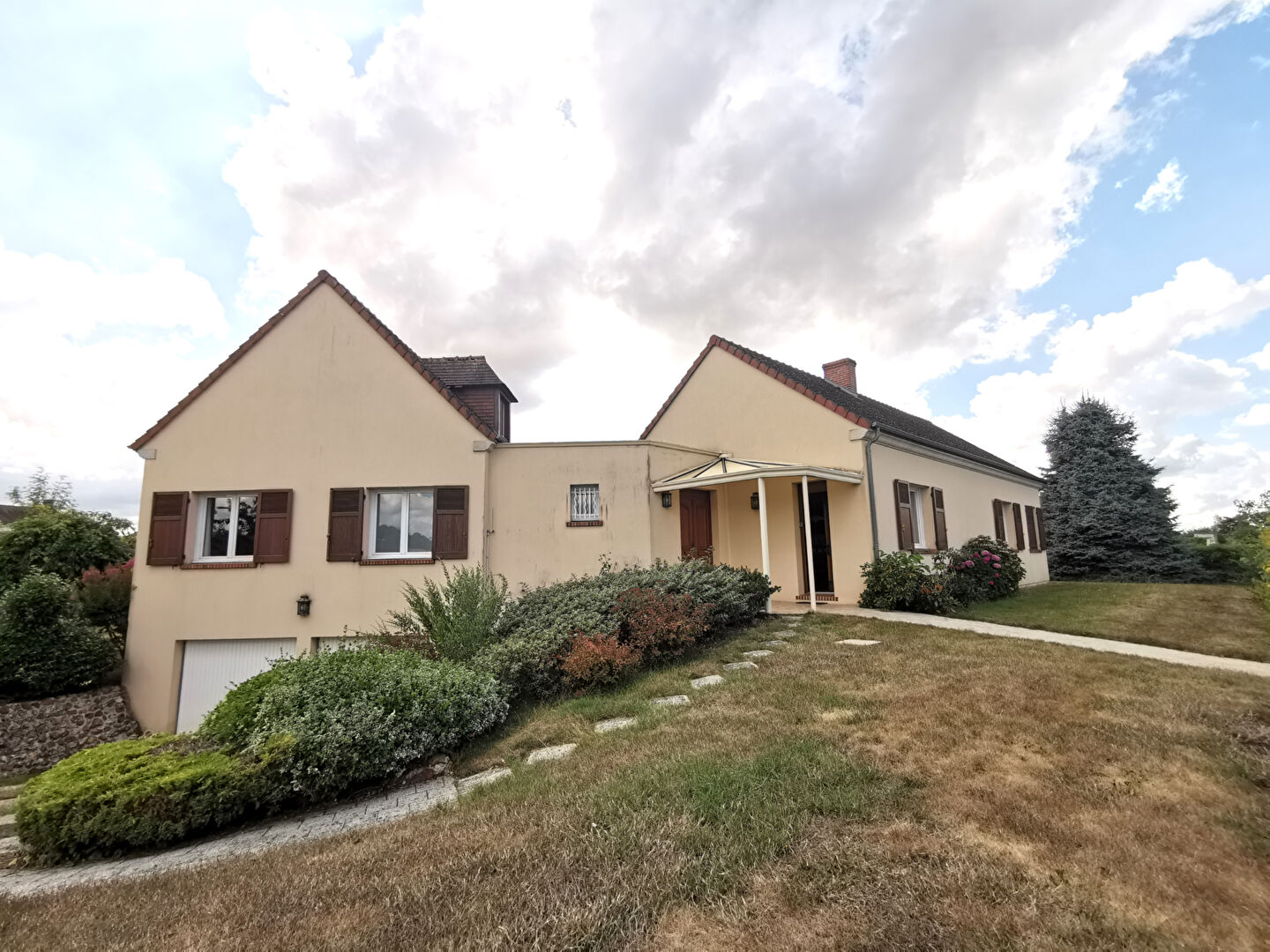Agence immobilière de AGENCE JEAN POSSON - LES LOGIS DE BROU