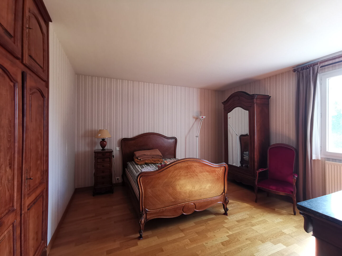 Photo BROU, proche du centre image 4/6