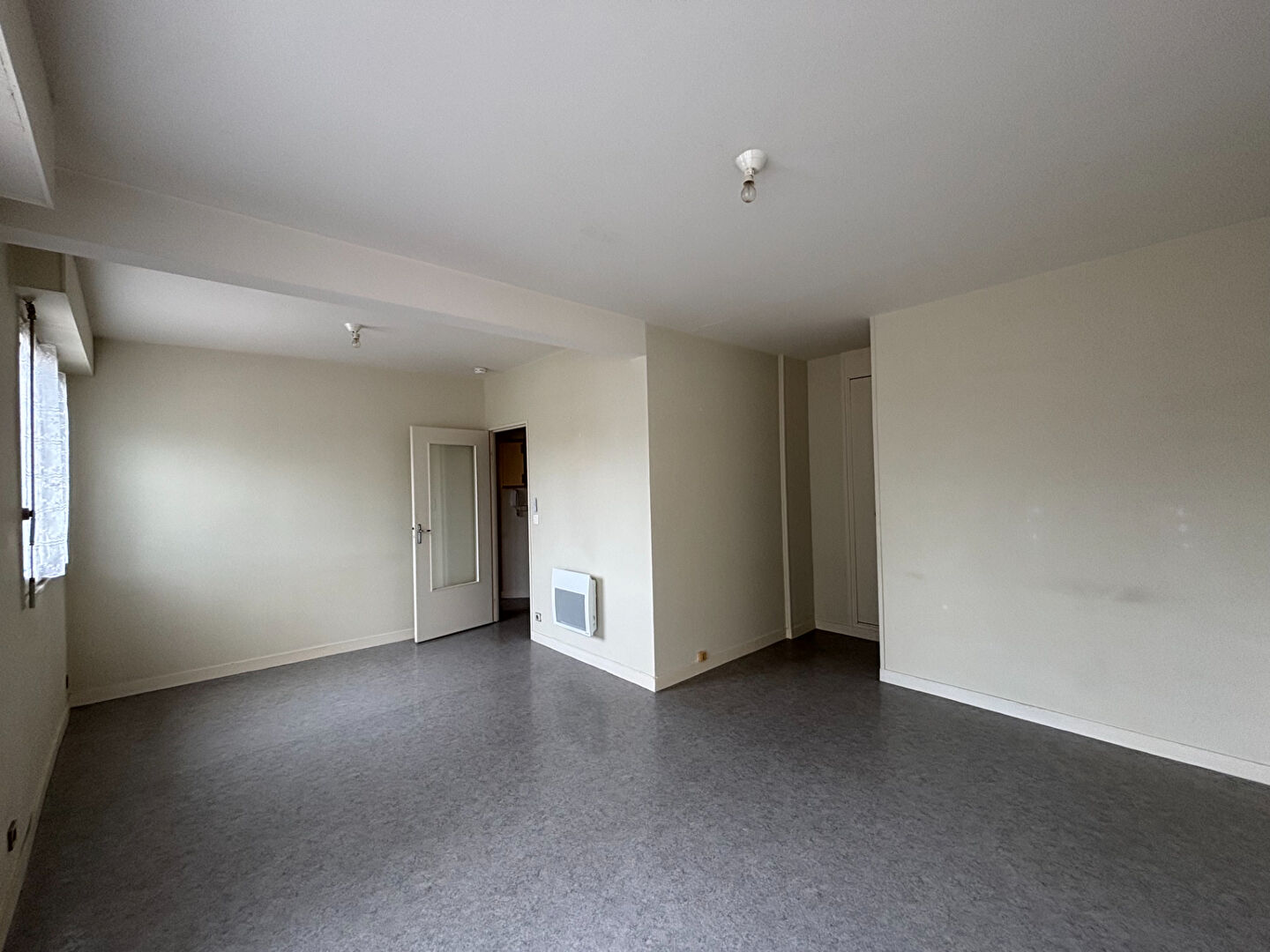 Photo Studio - 34.66 m² - BROU centre image 3/4
