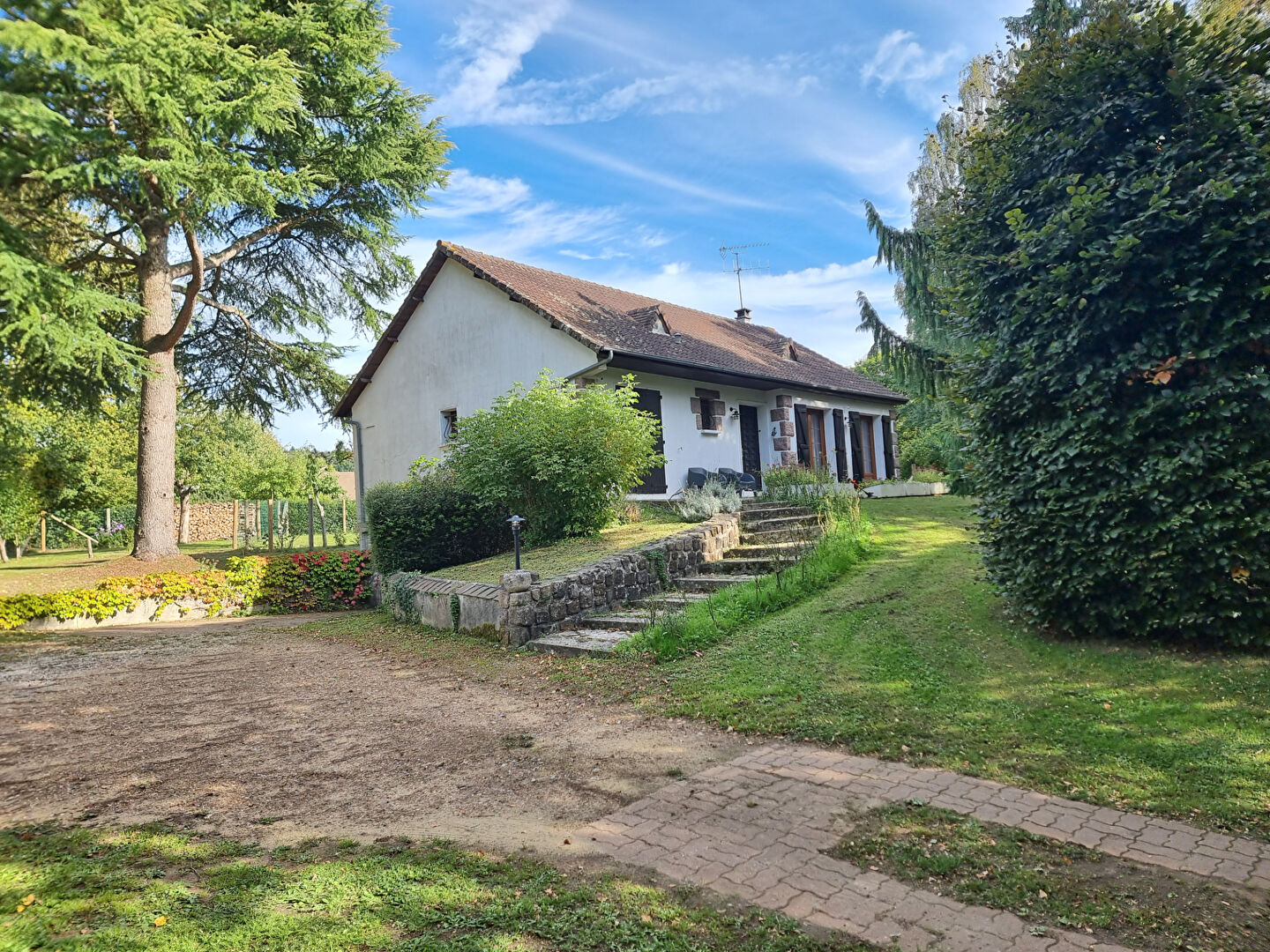 ensemble de deux maisons
