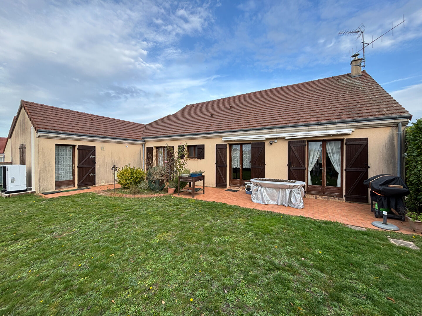 Photo Maison de plain-pied - T4 127.95 m² - BROU image 1/6