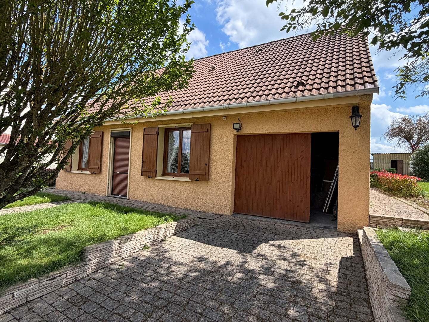 Agence immobilière de AGENCE JEAN POSSON - LES LOGIS DE BROU