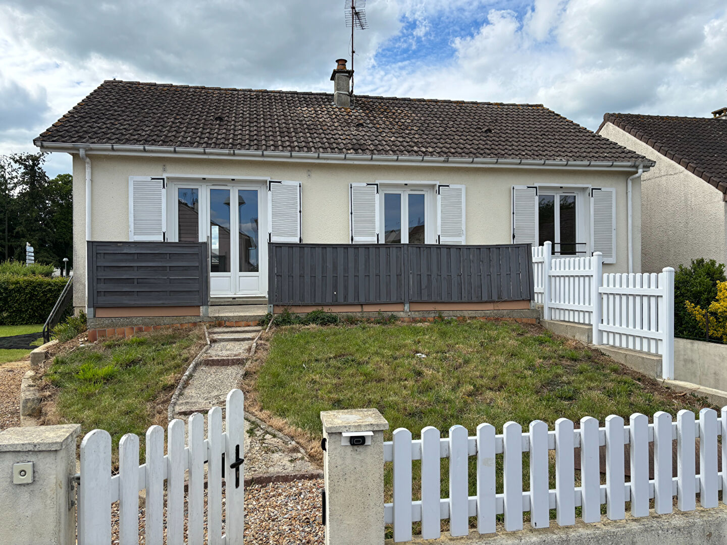 Agence immobilière de AGENCE JEAN POSSON - LES LOGIS DE BROU