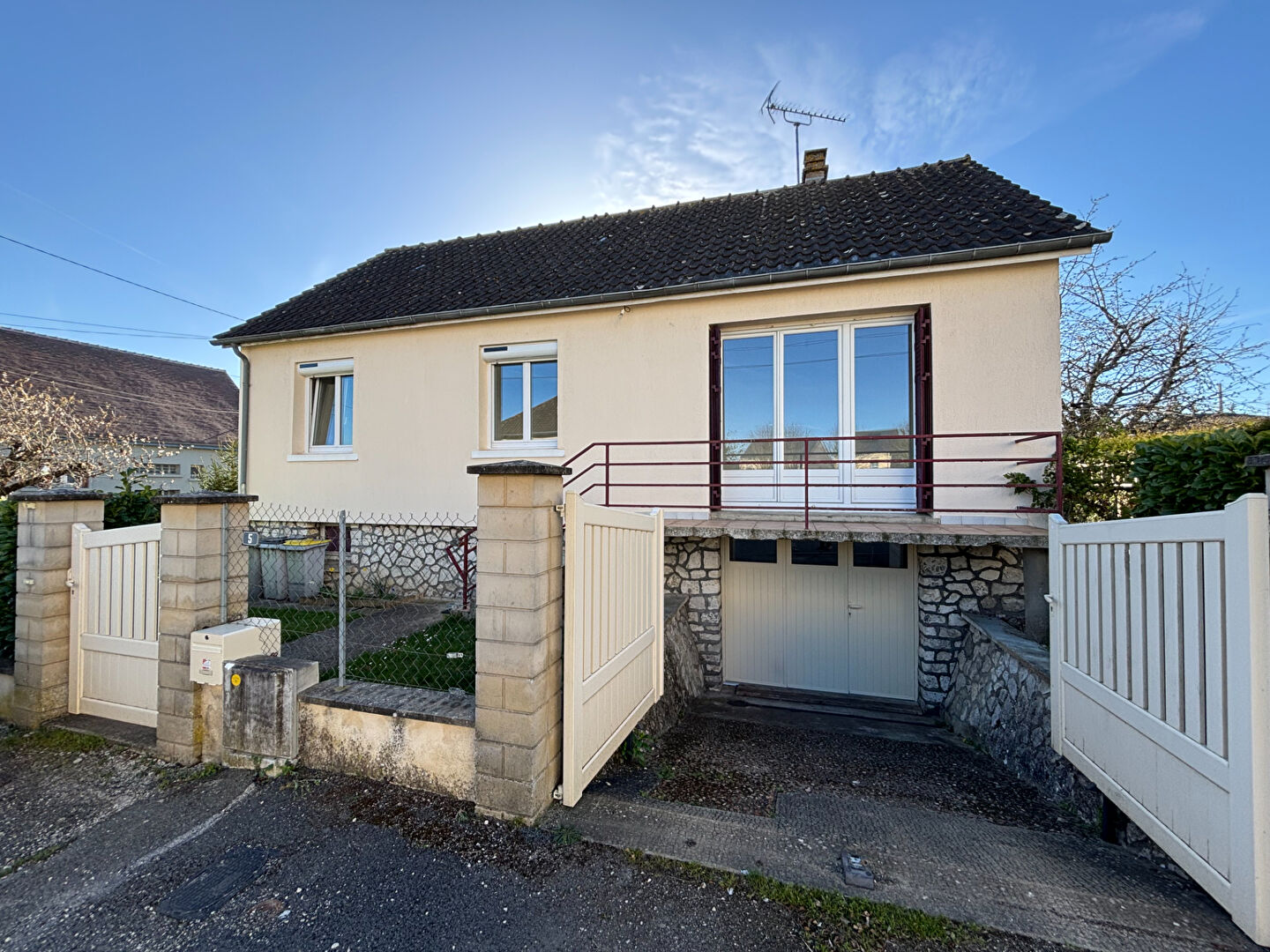 Agence immobilière de AGENCE JEAN POSSON - LES LOGIS DE BROU