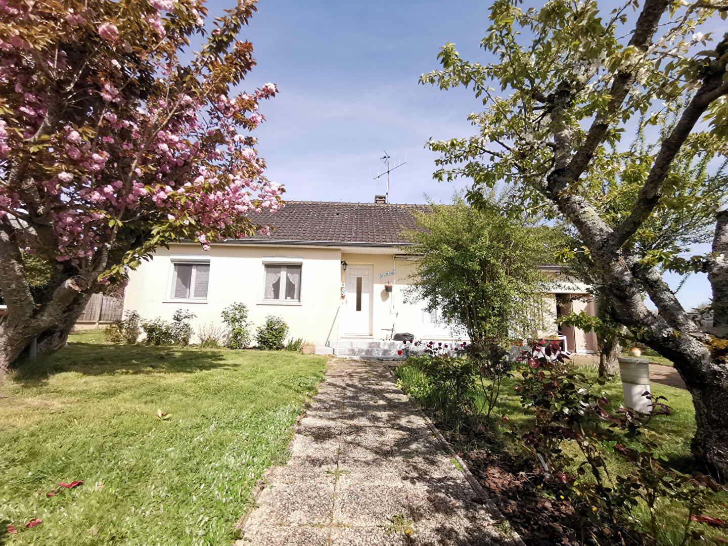 Agence immobilière de AGENCE JEAN POSSON - LES LOGIS DE BROU