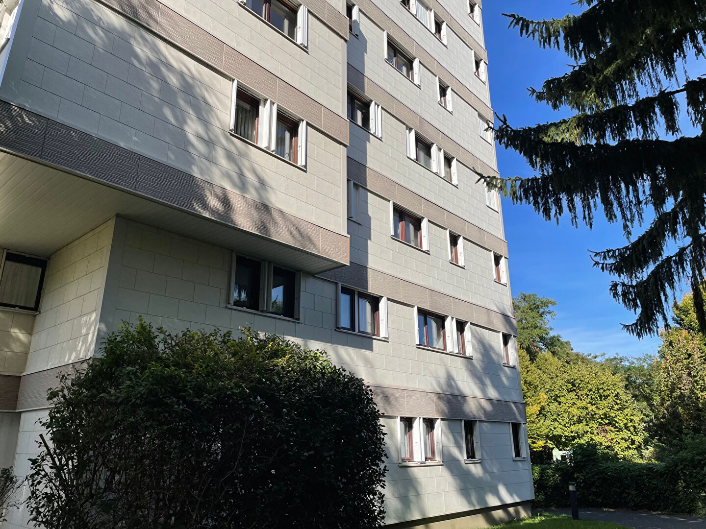 Clamart : 3 pièces avec ascenseur calme et lumineux dans le quartier Galvents-Corby.