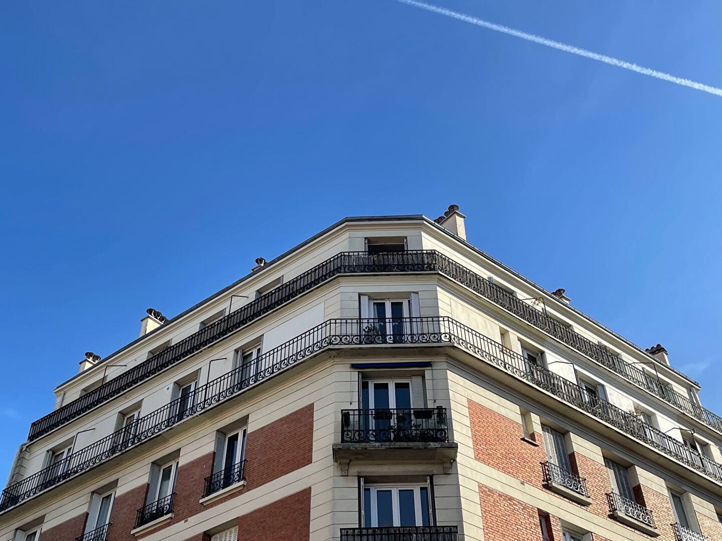 3 pièces proche toutes commodités en dernier étage avec ascenseur.