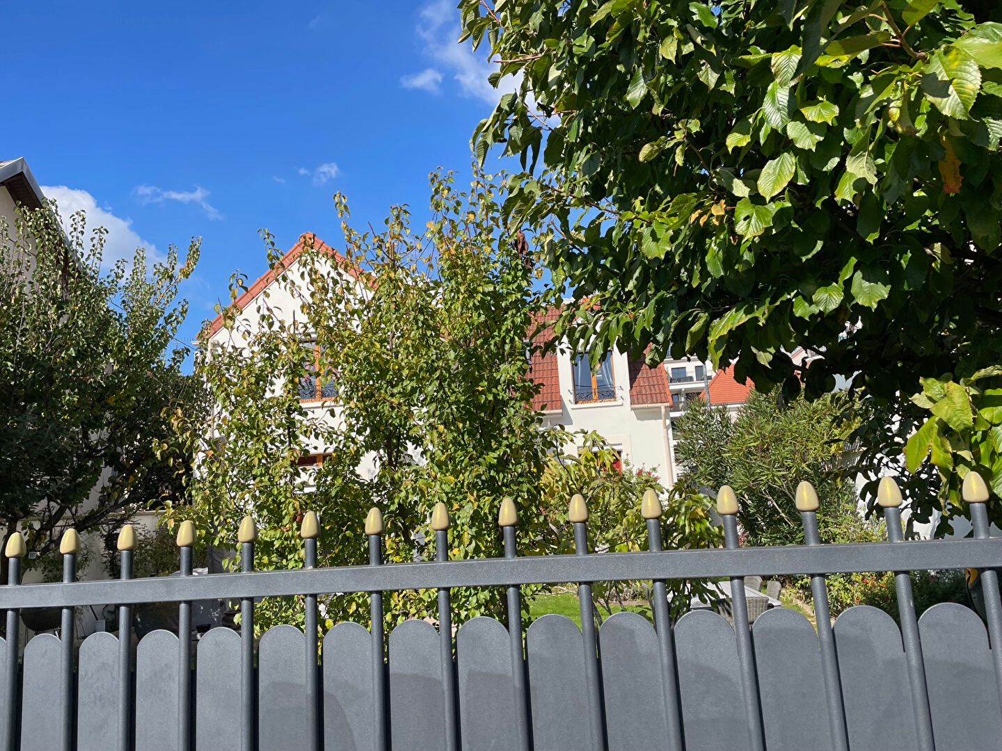 Villa située dans une agréable rue pavillonnaire à Clamart proche Vélizy.
