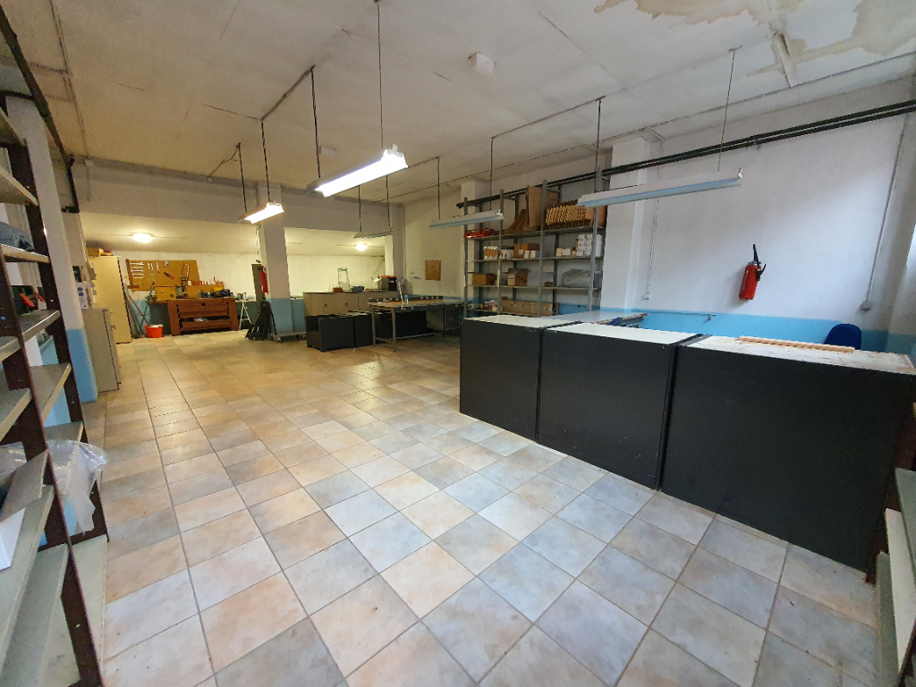 Photo Ensemble immobilier d'environ 200 m² image 4/6