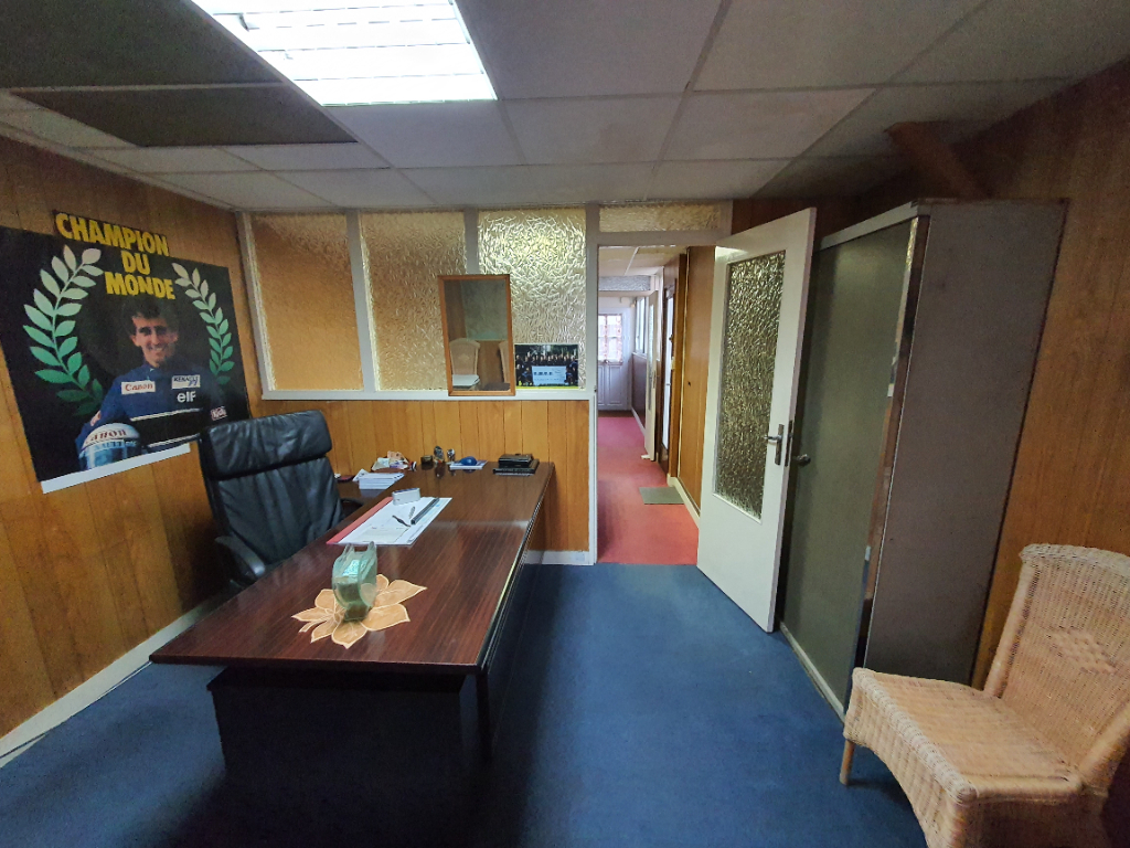 Photo Ensemble immobilier d'environ 200 m² image 5/6