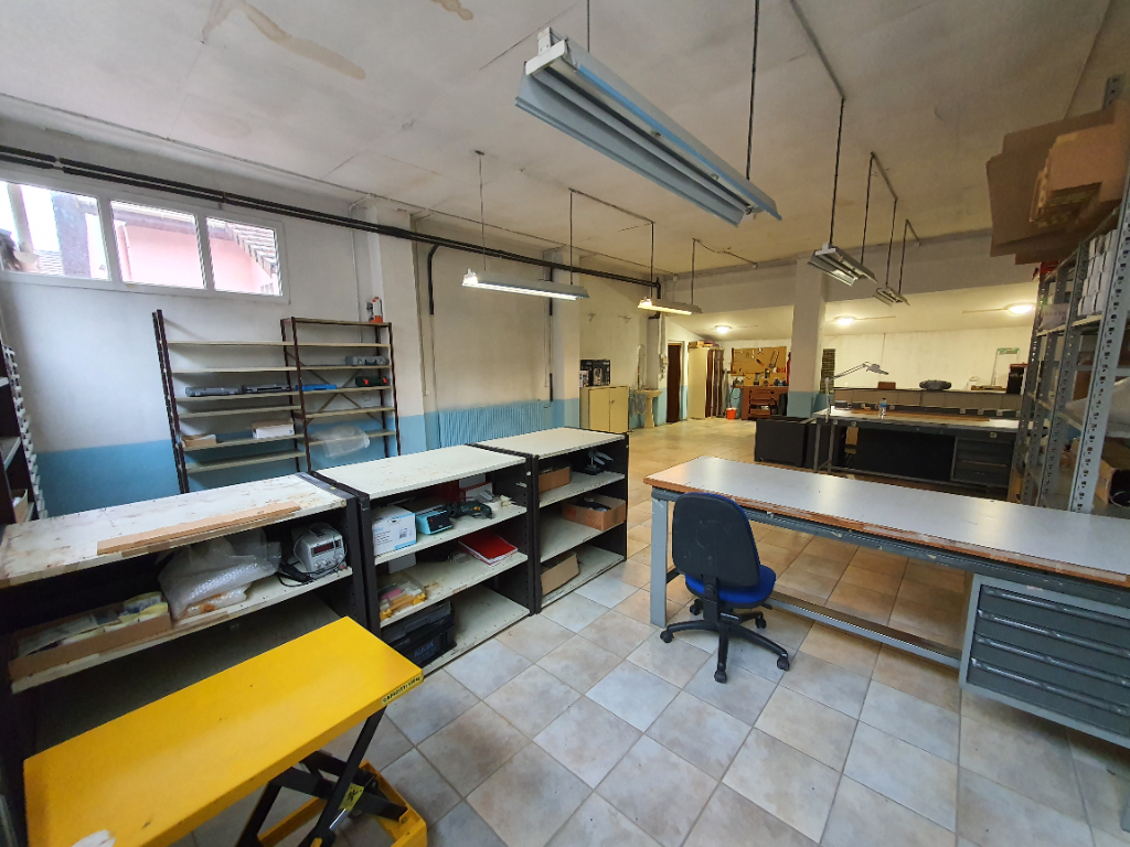 Photo Ensemble immobilier d'environ 200 m² image 6/6