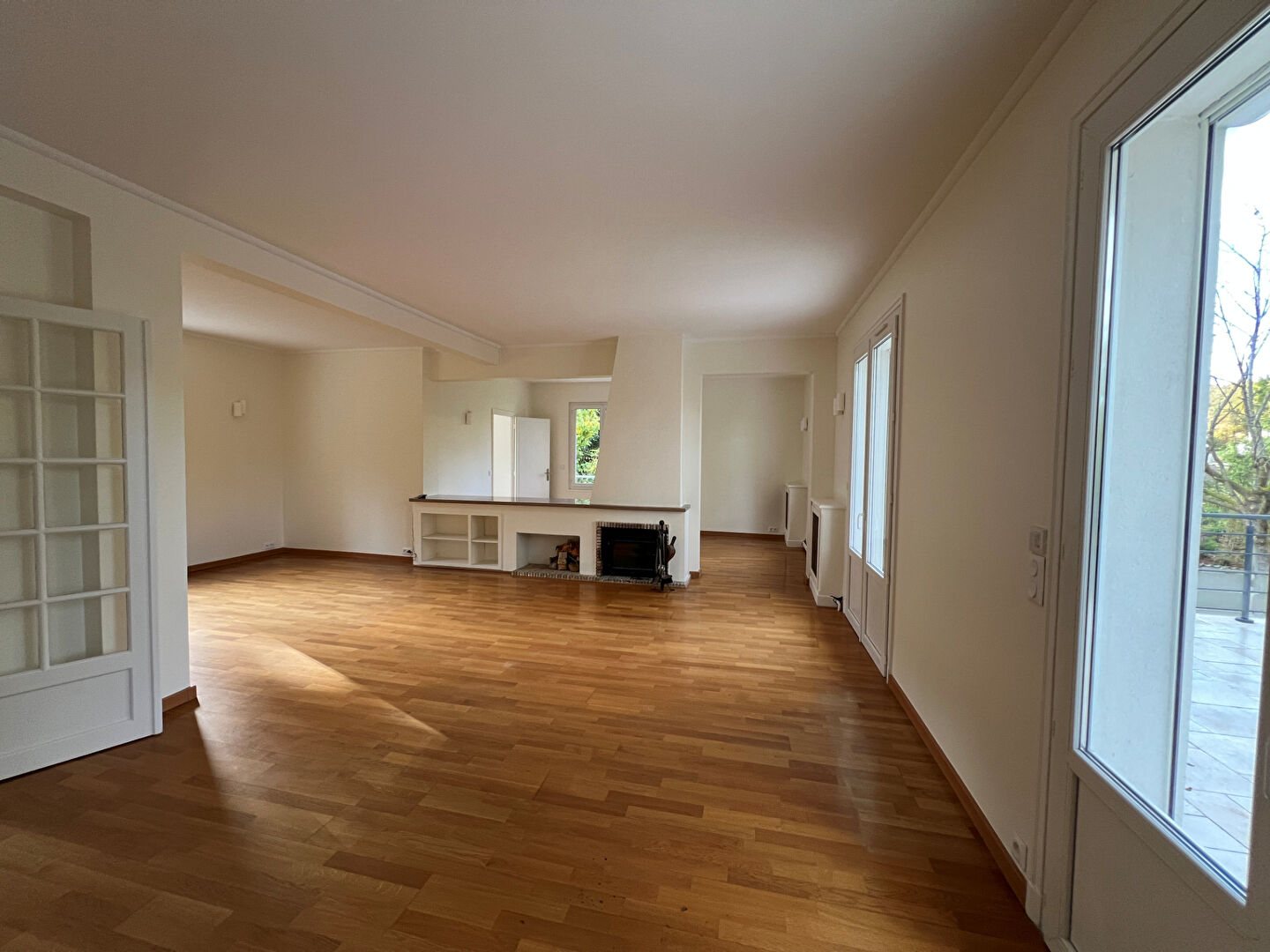 Photo Maison de belle facture dominant un terrain de 1833 m2 image 3/6