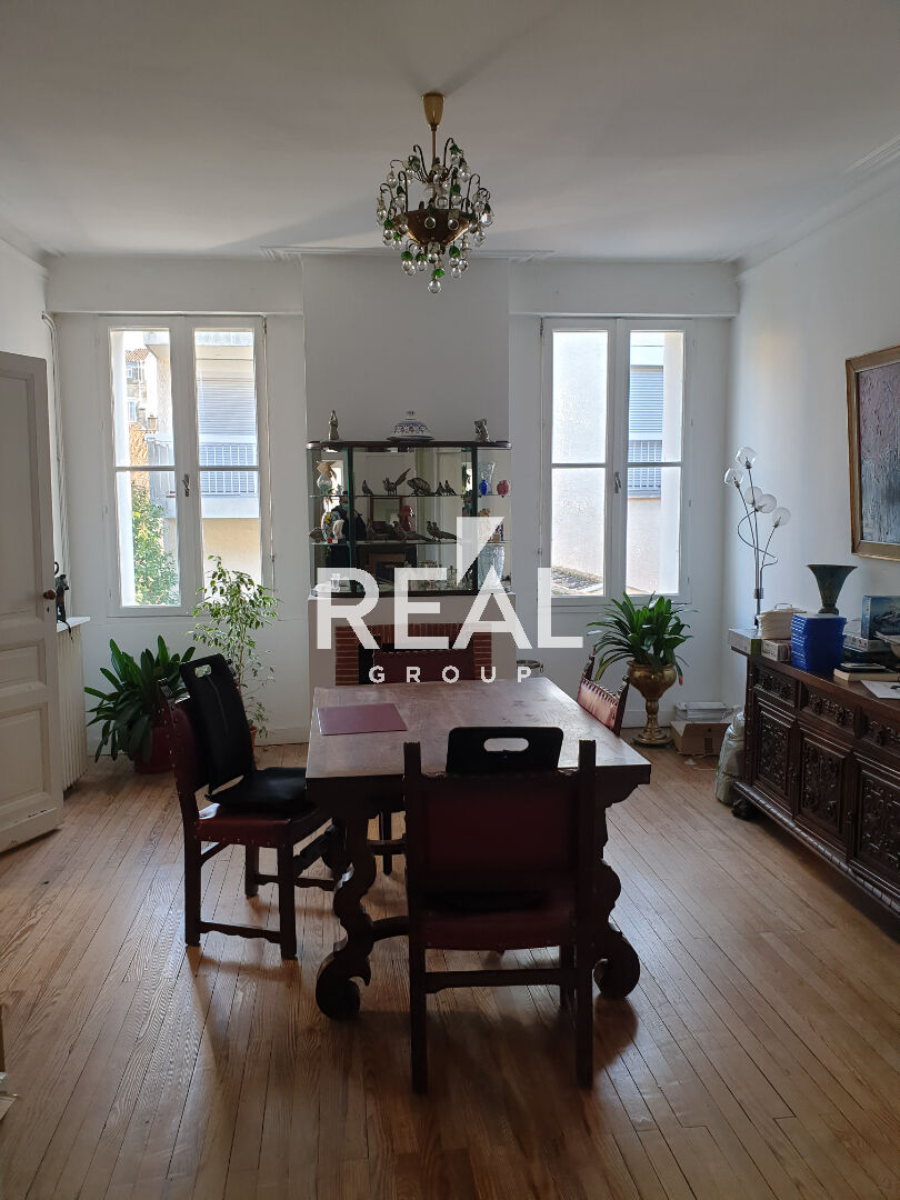 Bordeaux, T4 de 160.5 m2 avec parking