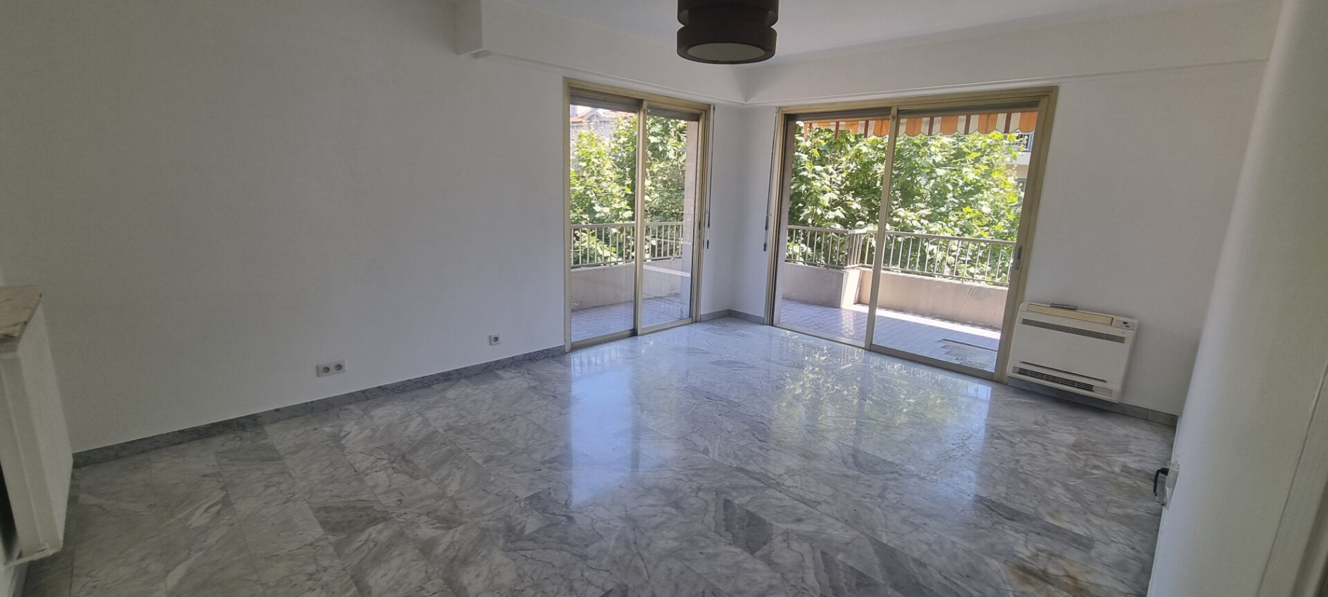 Photo 2p Etage Elevé + Terrasse + parking image 2/6