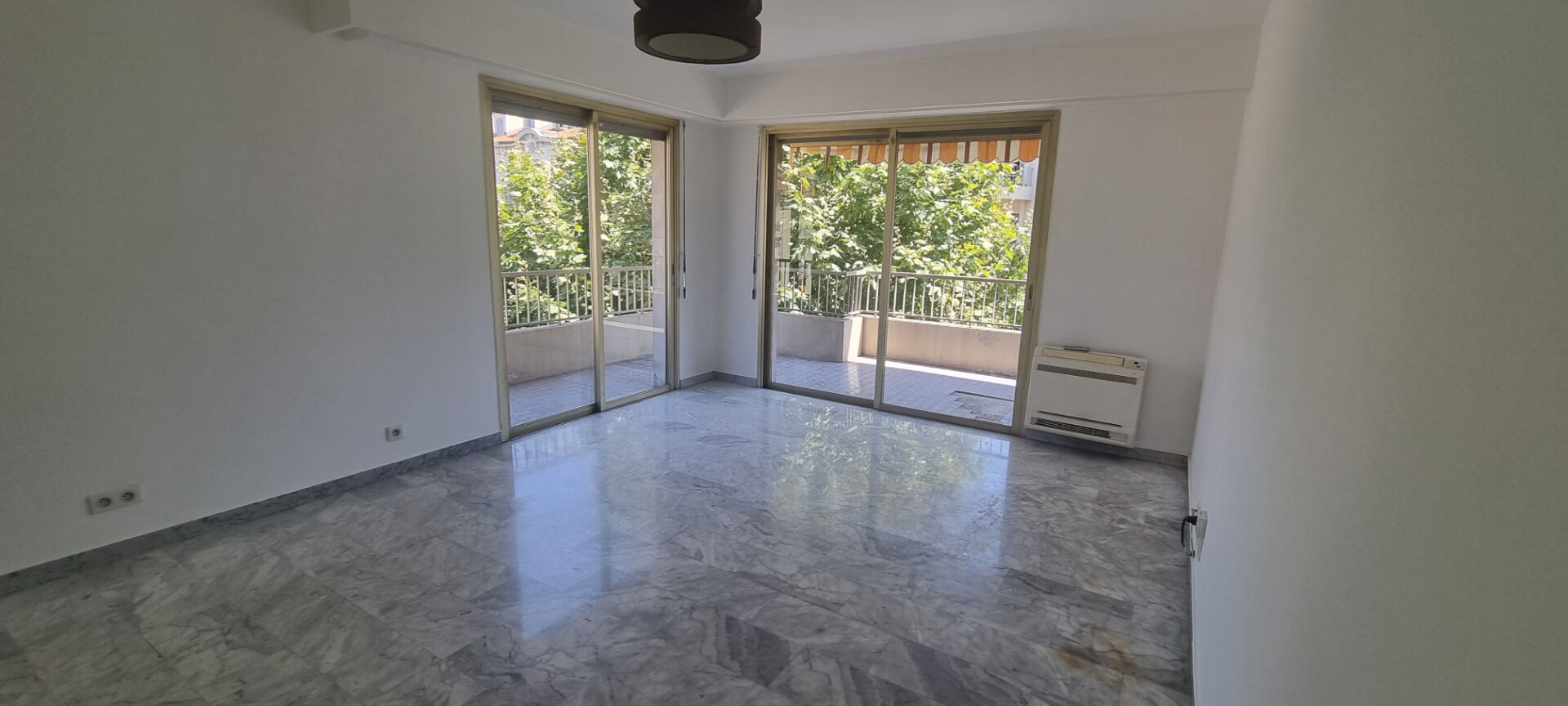 Photo 2p Etage Elevé + Terrasse + parking image 5/6