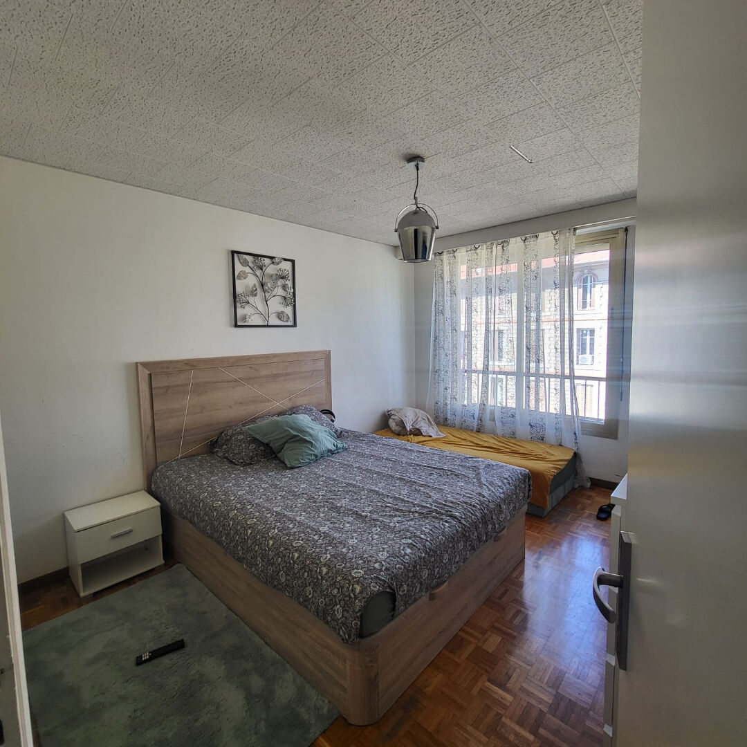 Photo 2p Etage Elevé + Terrasse + parking image 6/6