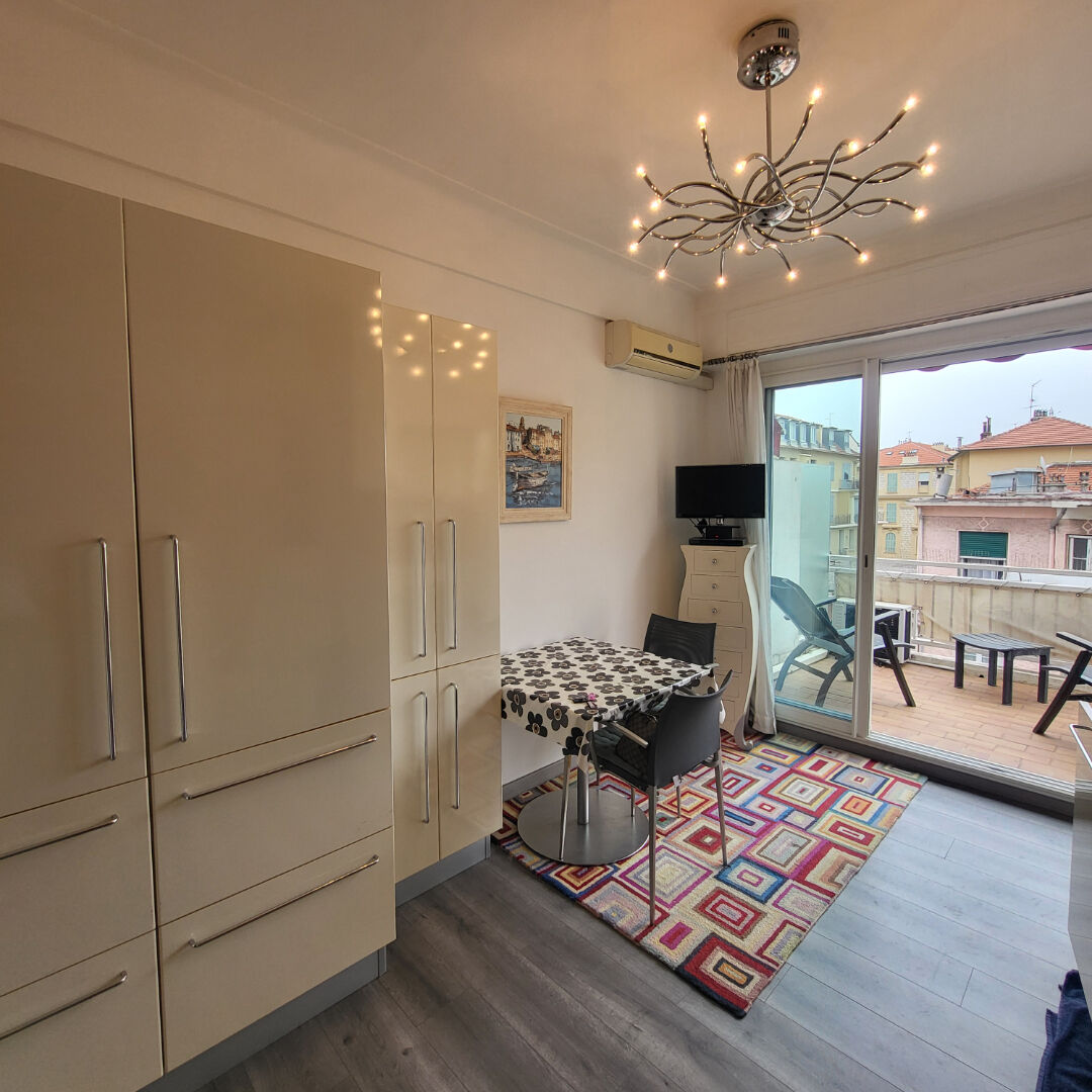 Photo STUDIO AVEC TERRASSE QUARTIER MUSICIENS image 2/5