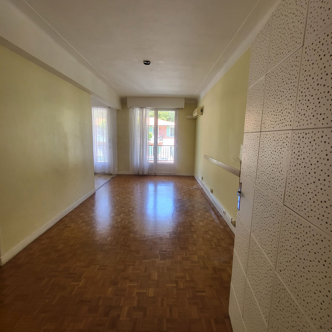 Photo 3P TAVERSANT + GRAND DOUBLE GARAGE BAS MADELEINE NICE image 1/4