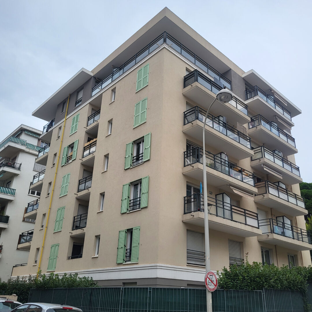 2P AVEC BALCON NICE NORD