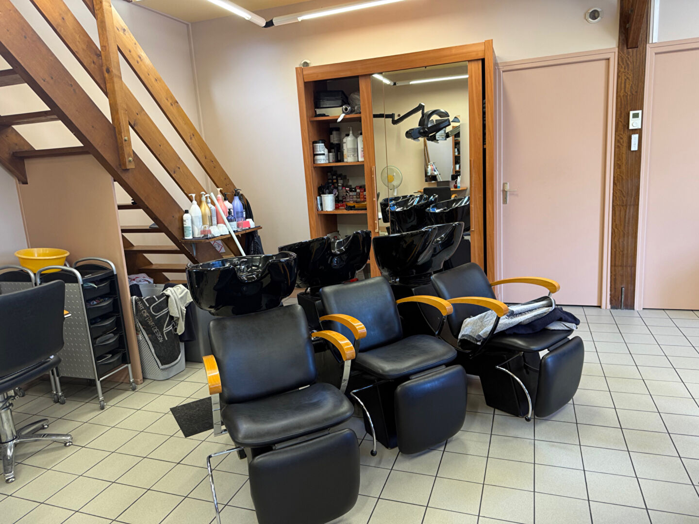 Photo SALON DE COIFFURE SEUL DANS LA COMMUNE image 2/6