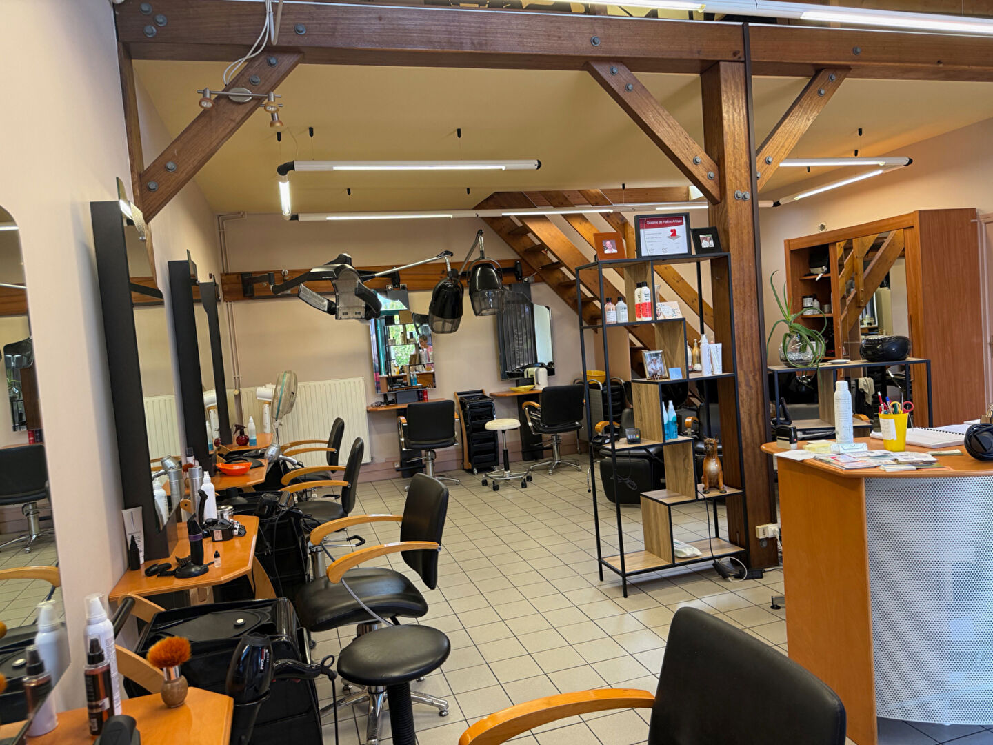 Photo SALON DE COIFFURE SEUL DANS LA COMMUNE image 3/6