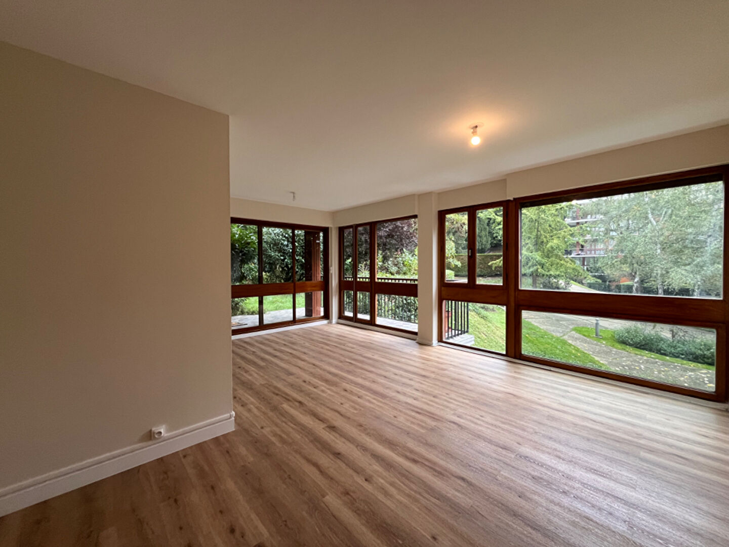Agence immobilière de AGENCE LA JOSASSIENNE