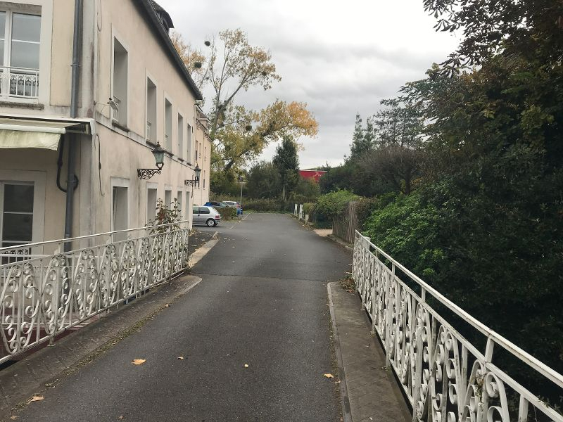 Garage à vendre place du Port