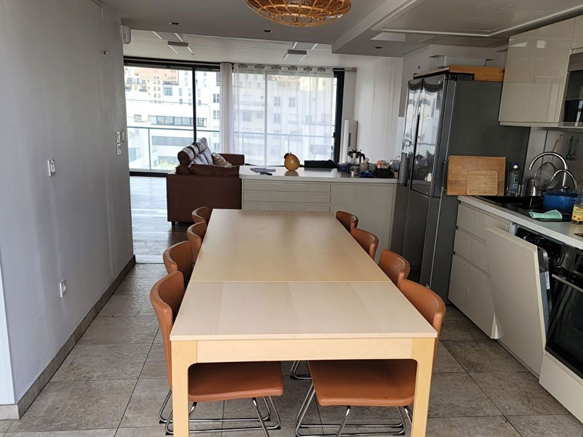 Photo Appartement Courbevoie 5 pièces 130 m2 image 2/6