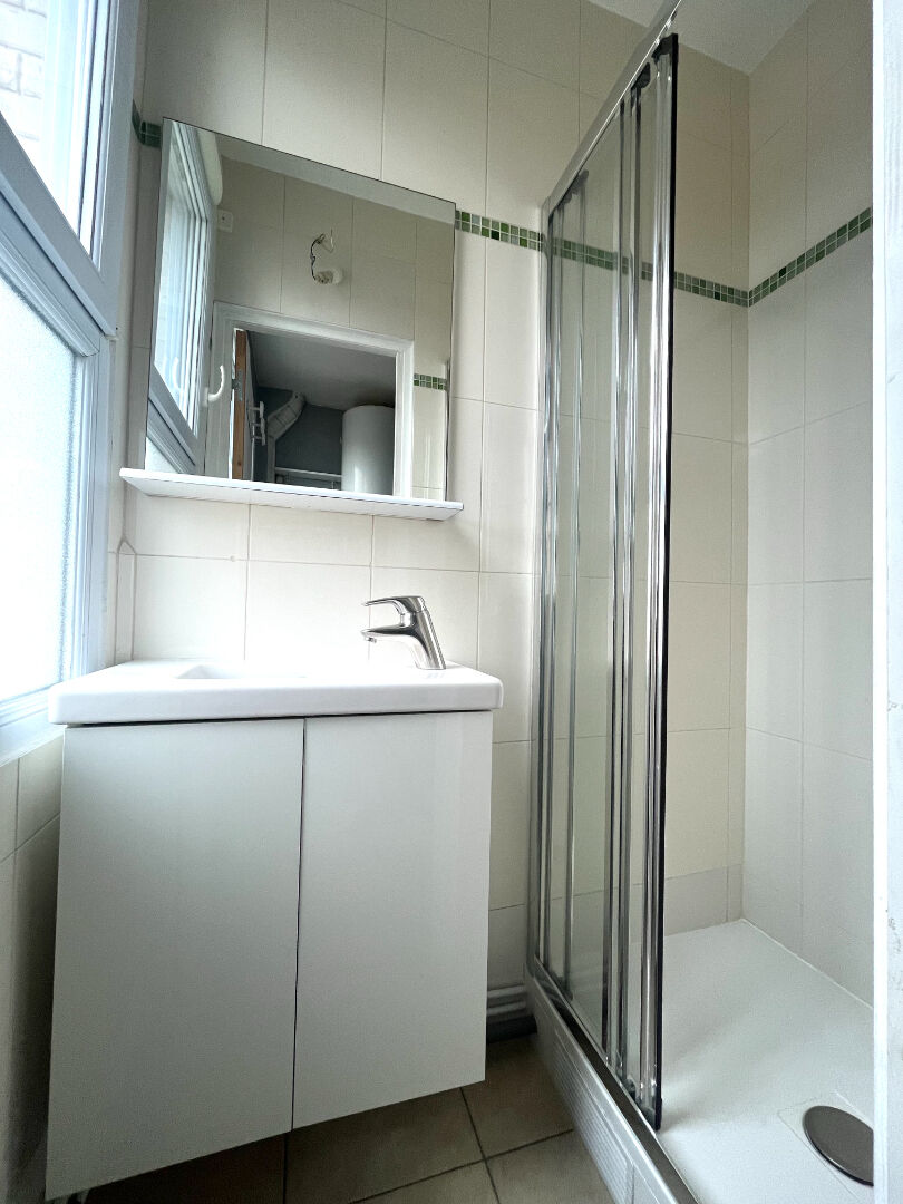 Photo Courbevoie - République - 2 pièces - dernier étage image 5/6