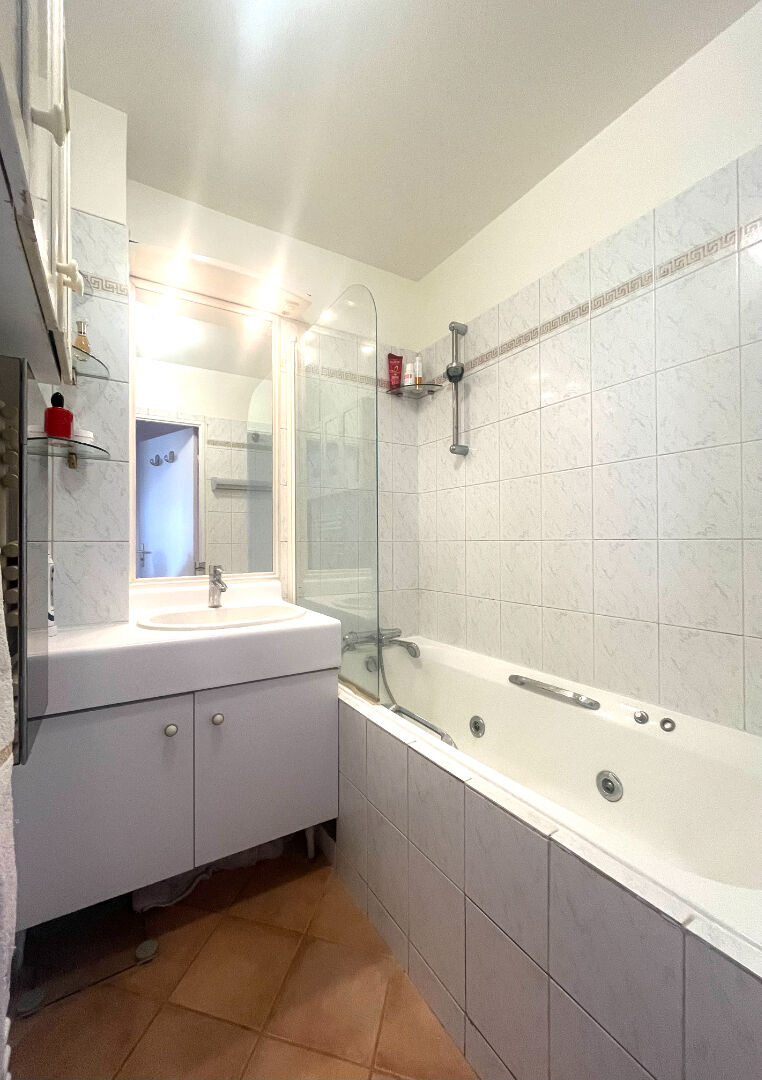 Photo Courbevoie - Saint Denis - 3 pièces 58.4m² terrasse image 6/6