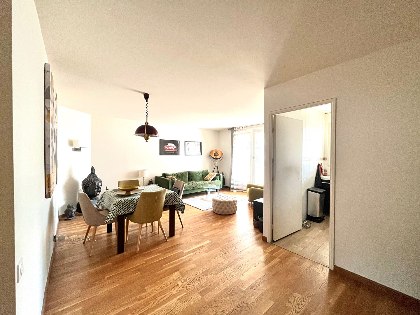 Photo Courbevoie -Victor Hugo - 4 pièces - 91m² - Balcon image 3/6