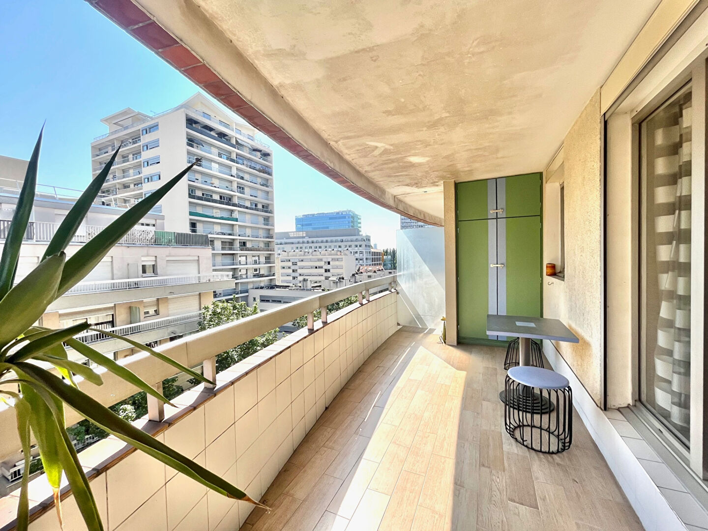 Photo Courbevoie -Victor Hugo - 4 pièces - 91m² - Balcon image 4/6