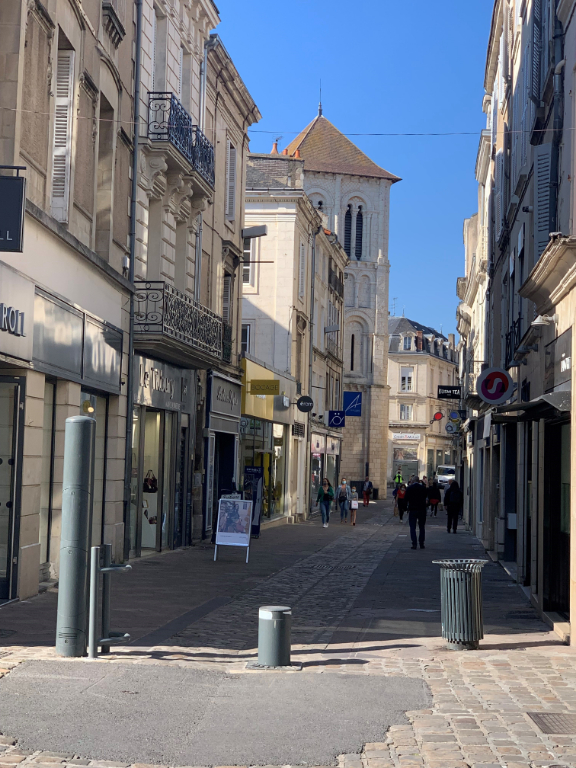Agence immobilière de AGENCE AMI POITIERS
