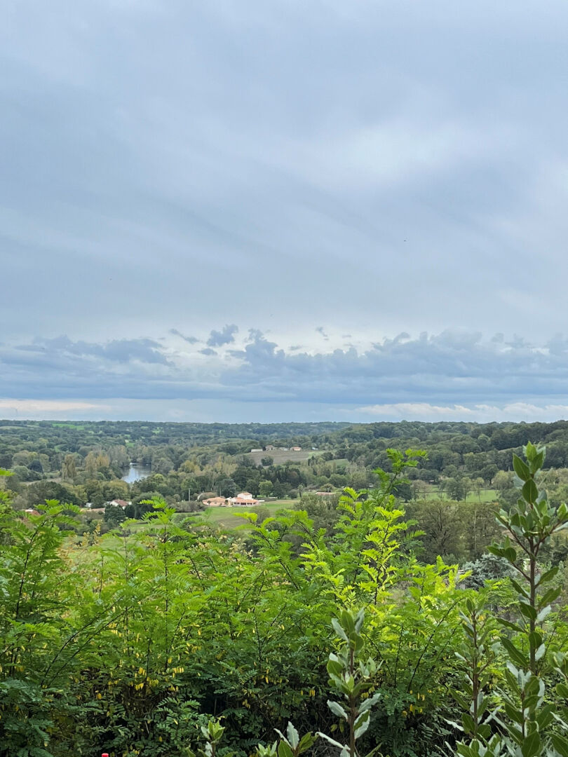 Photo QUEAUX  Maison de bourg et dépendances image 2/6