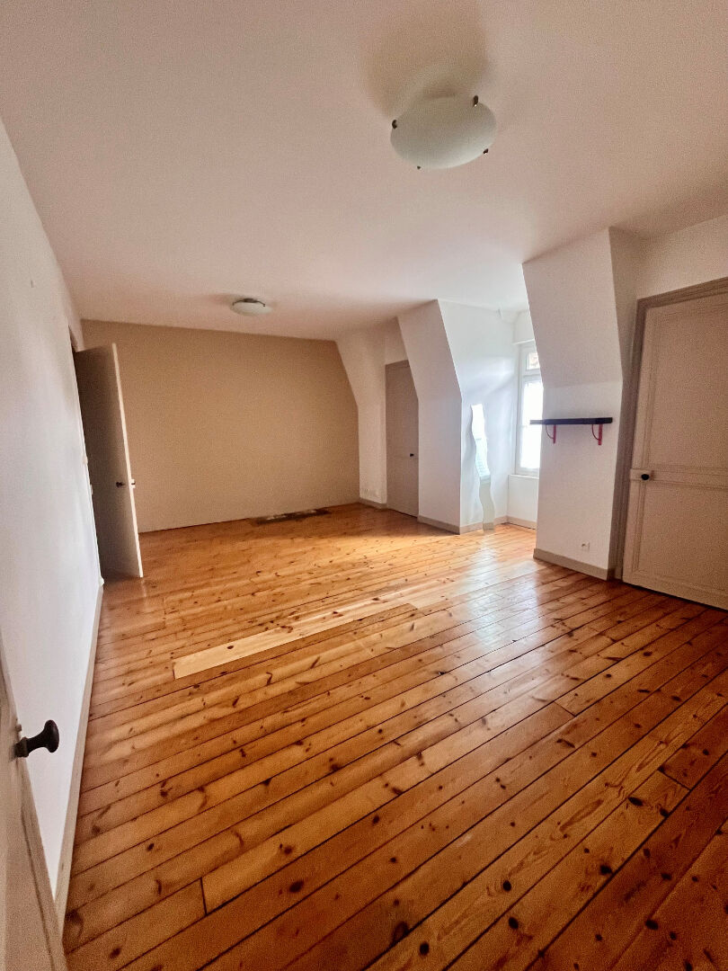 Photo Type V avec PARKING -  Situé en hyper centre de Poitiers image 2/6