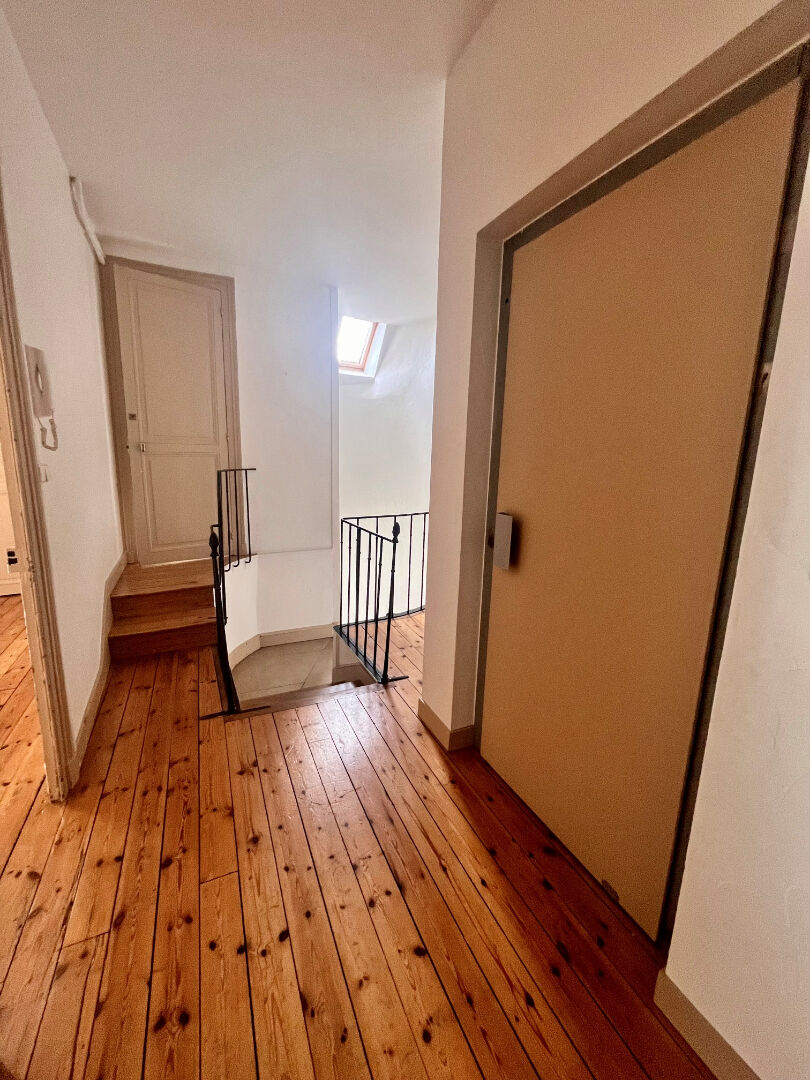 Photo Type V avec PARKING -  Situé en hyper centre de Poitiers image 3/6