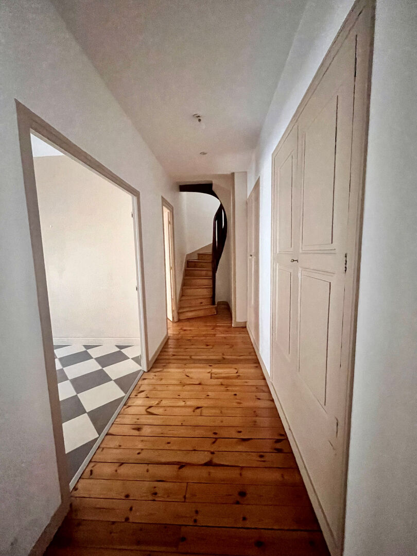 Photo Type V avec PARKING -  Situé en hyper centre de Poitiers image 4/6