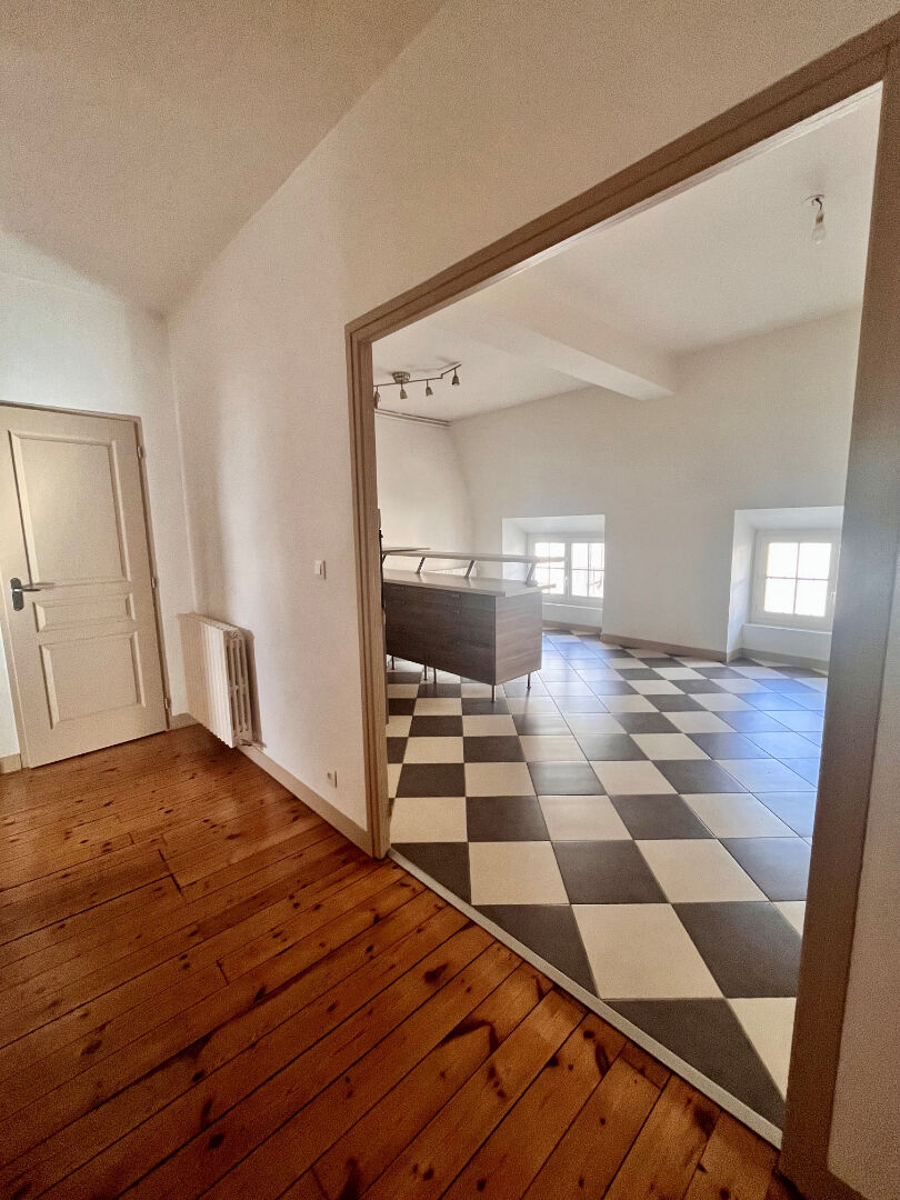 Photo Type V avec PARKING -  Situé en hyper centre de Poitiers image 5/6