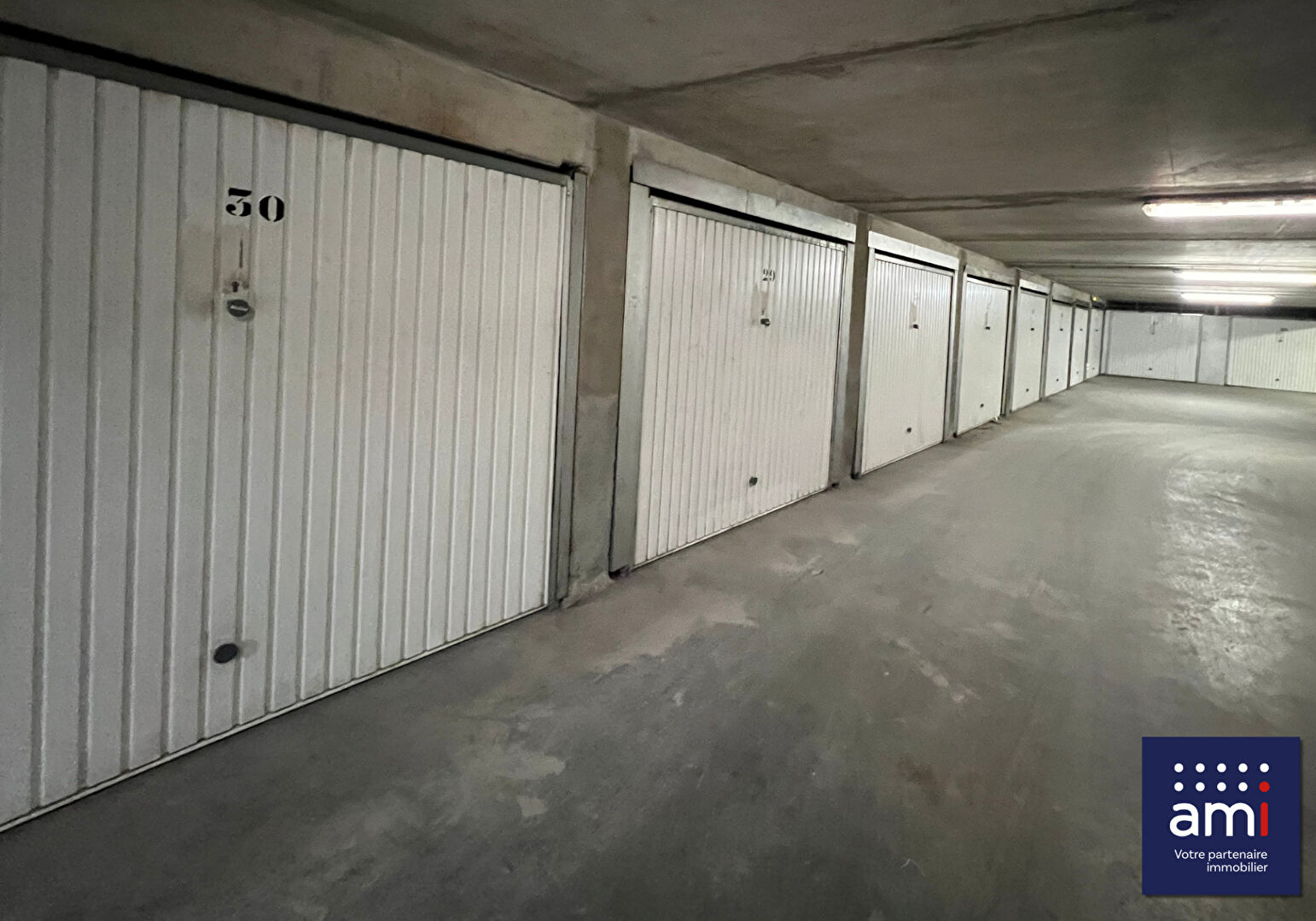 Photo Proche GARE DE CREIL Box/Garage de 14,5m² à Vendre image 3/3