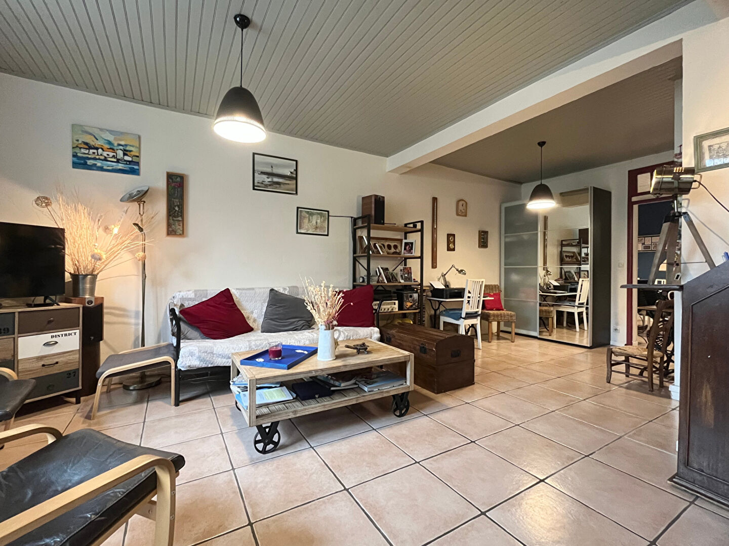 Photo Charmante maison de 114m² avec 4 chambres, cour et dépendance dans le quartier Saint Bruno à Bordeaux image 2/6