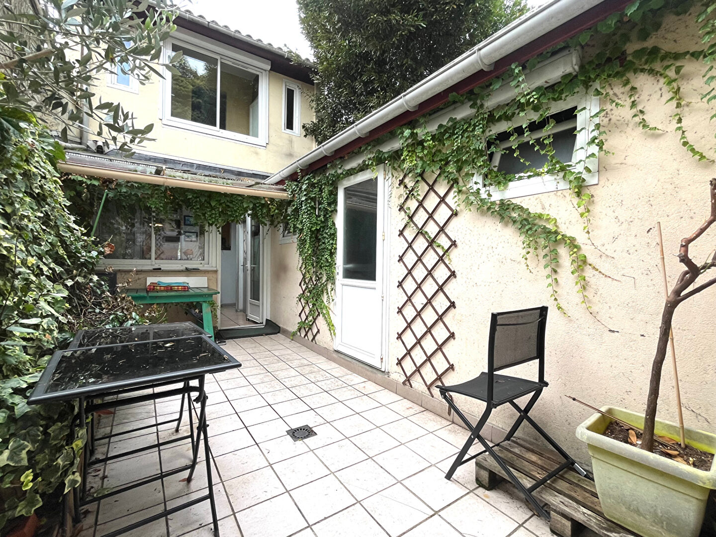 Photo Charmante maison de 114m² avec 4 chambres, cour et dépendance dans le quartier Saint Bruno à Bordeaux image 5/6