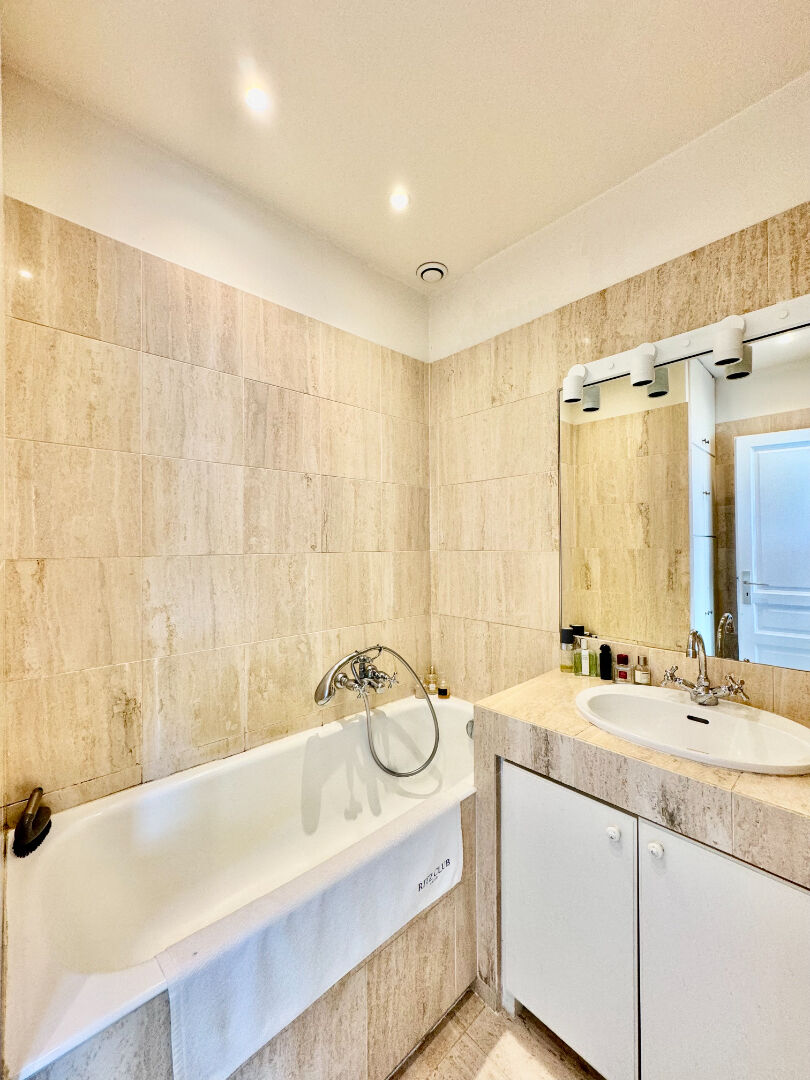 Photo Appartement Paris 3 pièce(s) 62.46 m2 image 5/6